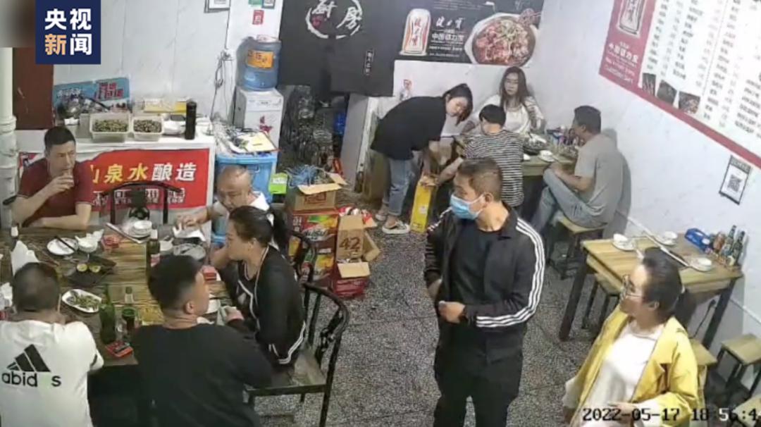 DƬ